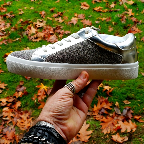 ❤Steve Madden silver star shoe❤ - Picture 2 of 9